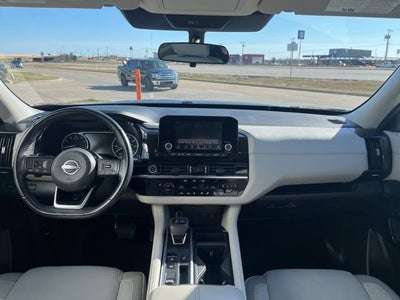 2022 Nissan Pathfinder SV