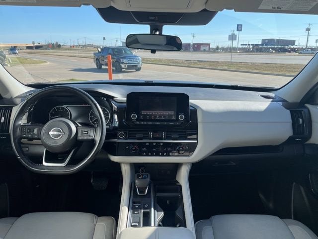 2022 Nissan Pathfinder SV