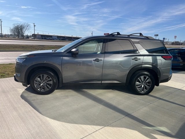 2022 Nissan Pathfinder SV