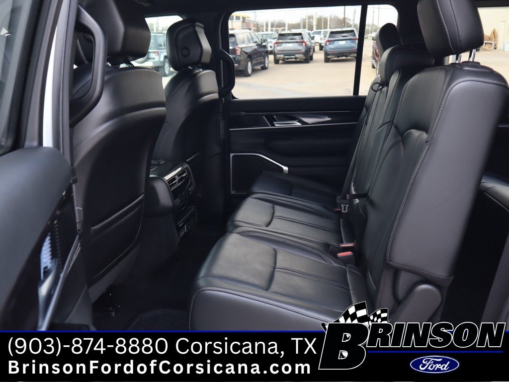 2023 Jeep Wagoneer Base