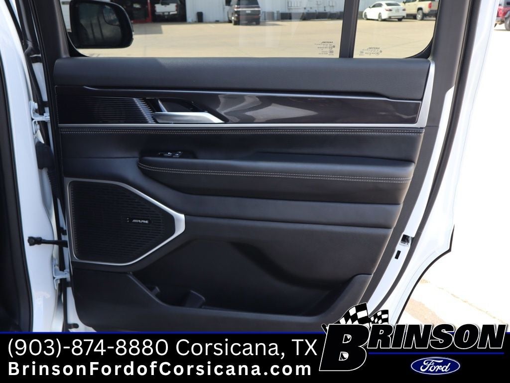 2023 Jeep Wagoneer Base