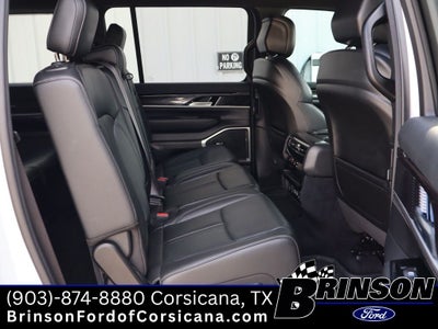 2023 Jeep Wagoneer Base