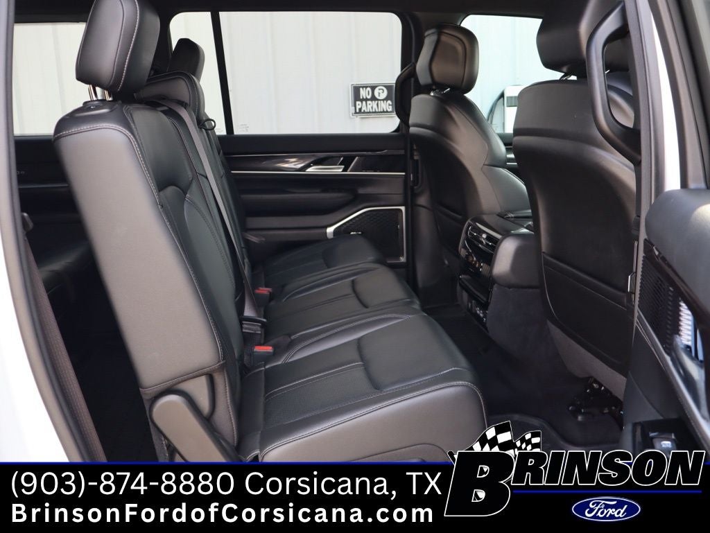 2023 Jeep Wagoneer Base