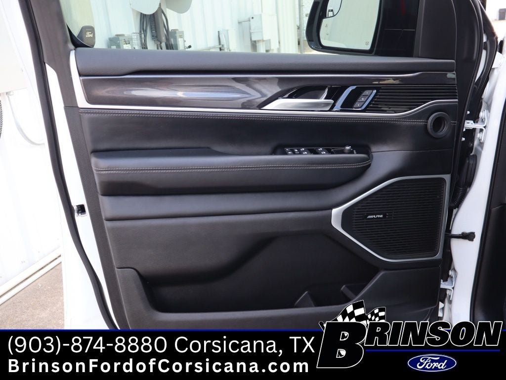 2023 Jeep Wagoneer Base