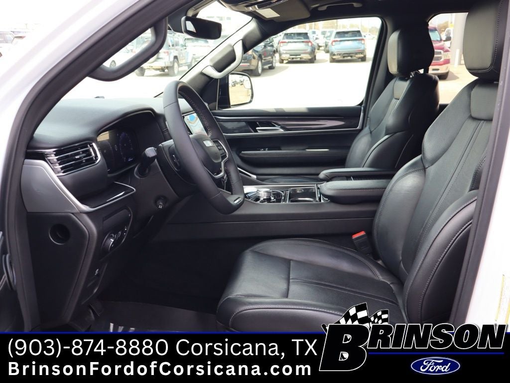 2023 Jeep Wagoneer Base